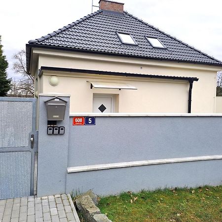 Apartmanovy Dum Se Zahradou V Klidne Casti Prahy Praga Exterior foto