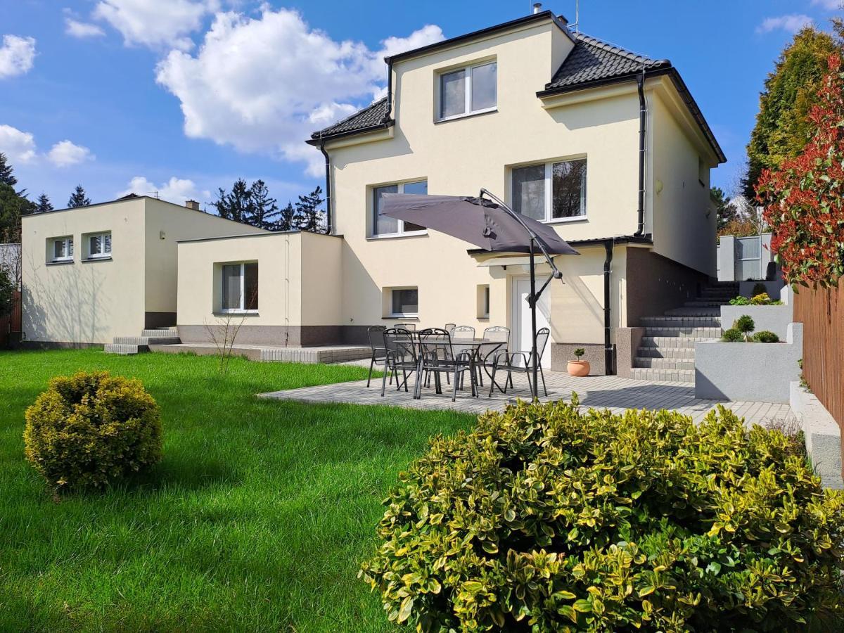 Apartmanovy Dum Se Zahradou V Klidne Casti Prahy Praga Exterior foto