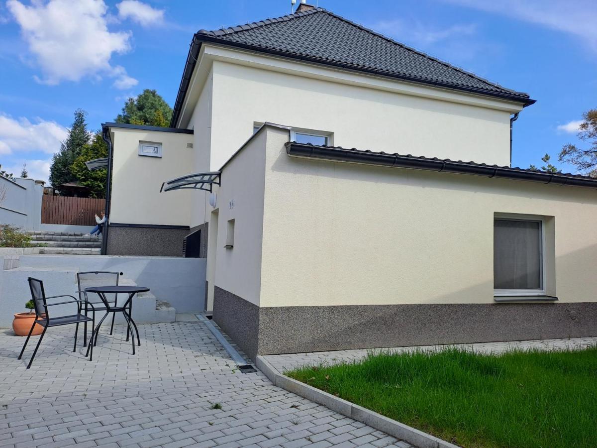 Apartmanovy Dum Se Zahradou V Klidne Casti Prahy Praga Exterior foto